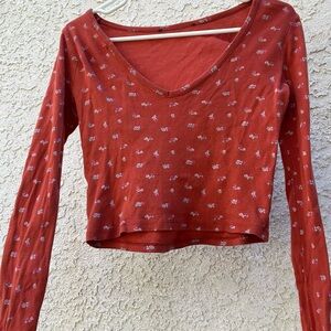 Cute fitted red long sleeve crop top